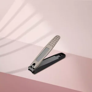 קוצץ ציפורניים עם מיכל לאיסוף ציפורניים BEAUTY & CARE 20